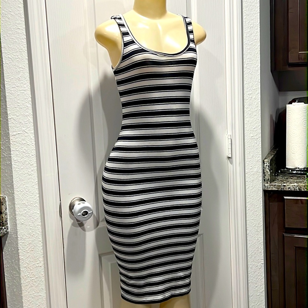 Above the nee dress,black and white ,size S